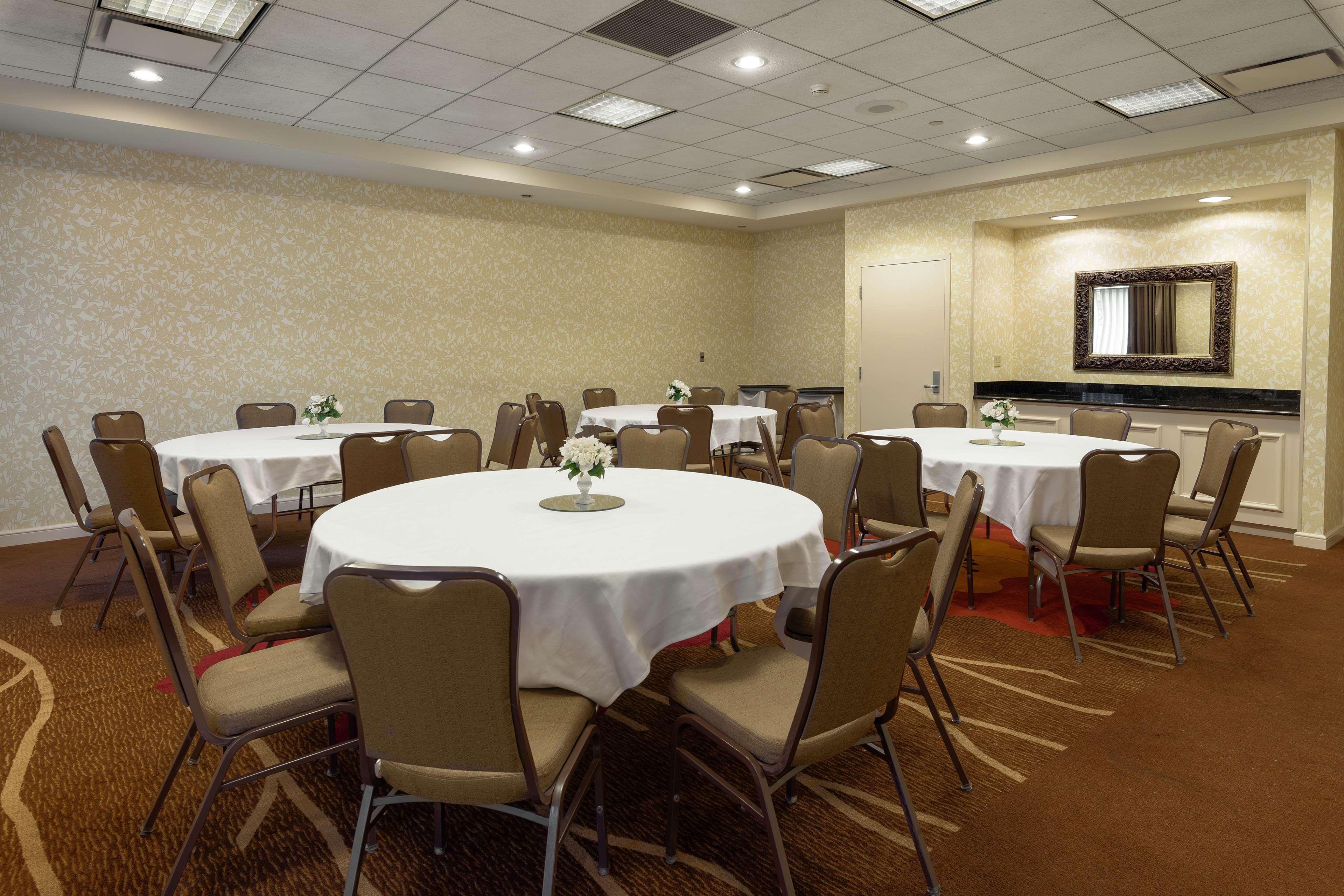 Hilton Garden Inn Cleveland/Твінсбург Екстер'єр фото