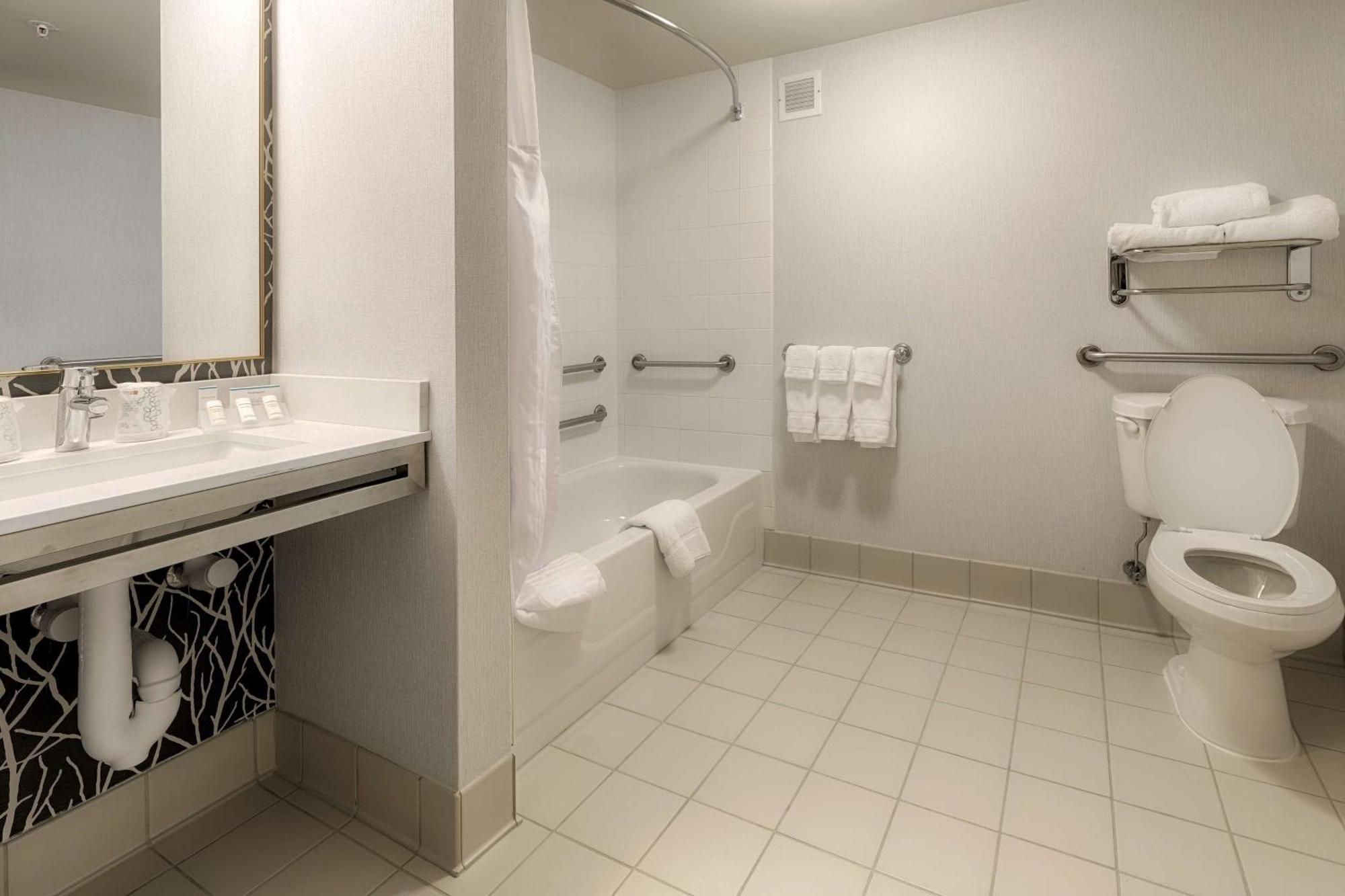 Hilton Garden Inn Cleveland/Твінсбург Екстер'єр фото
