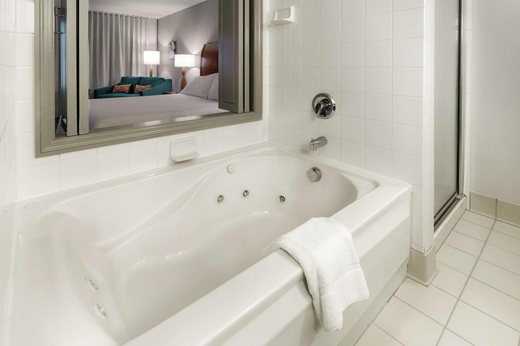 Hilton Garden Inn Cleveland/Твінсбург Екстер'єр фото